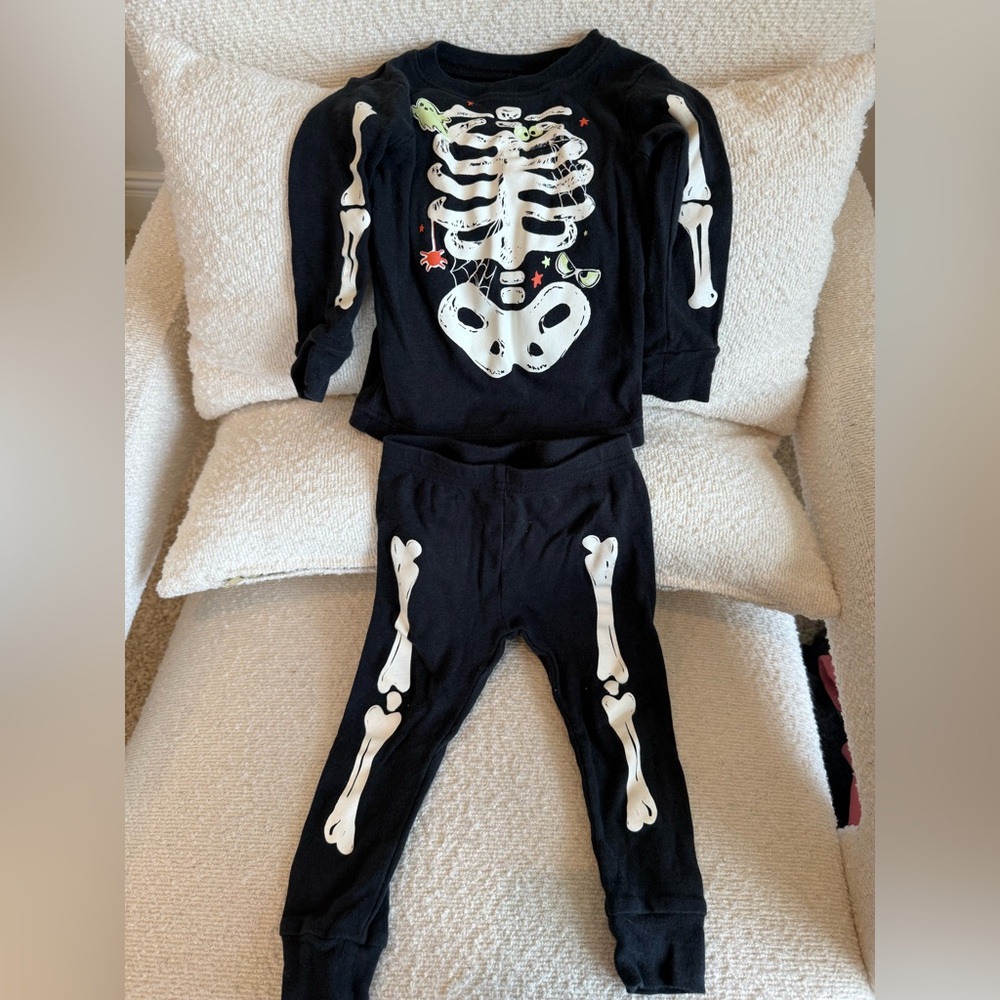 Carter's glow in the dark skeleton, Halloween pajamas